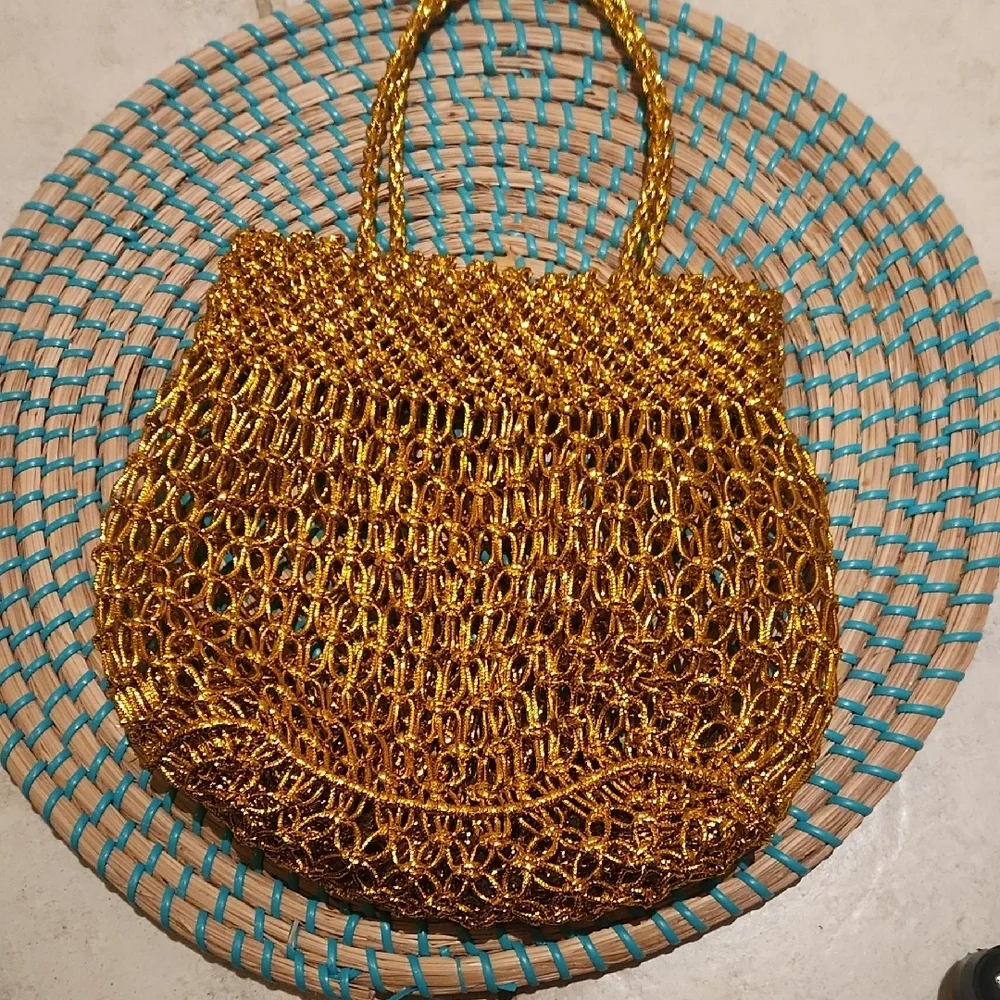 Elegant Gold Woven Women's Bag - Picture 10 of 17